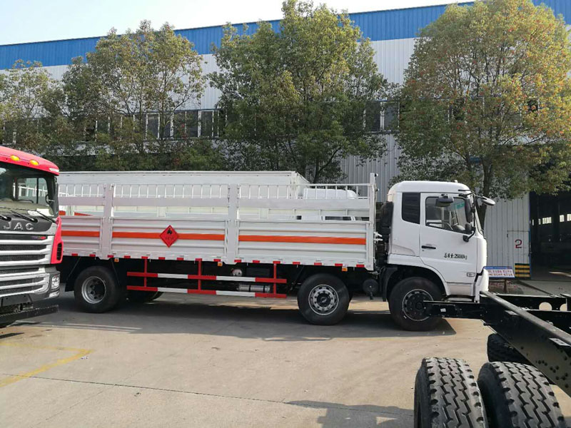 天錦8.6米(15.6噸)氣瓶車