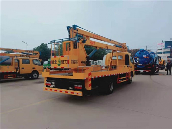 國(guó)六東風(fēng)18米高空作業(yè)車(chē)