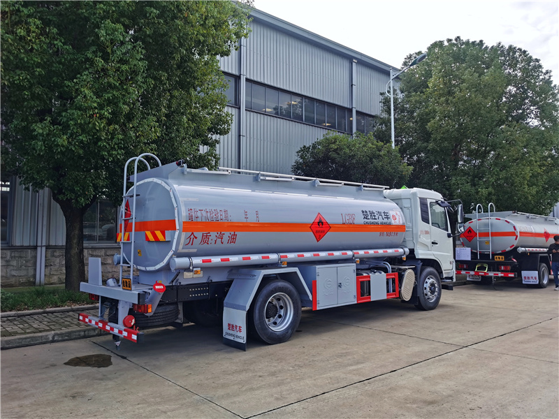 國(guó)六東風(fēng)天錦汽油介質(zhì)油罐車