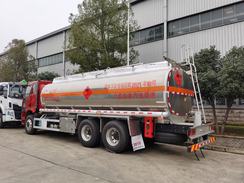 國六解放后八鋁合金油罐車